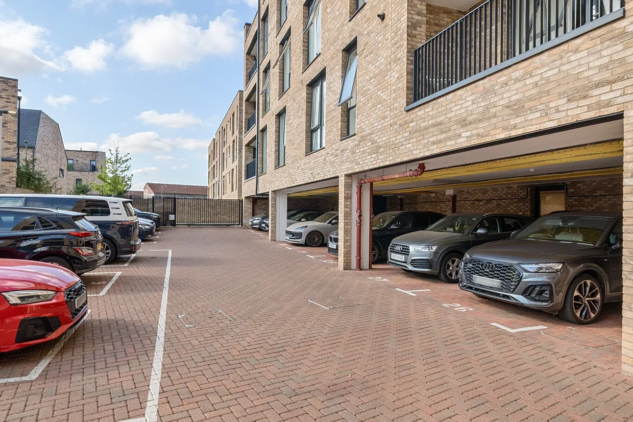15 Dollis Valley Drive, Barnet, EN5 photo 20