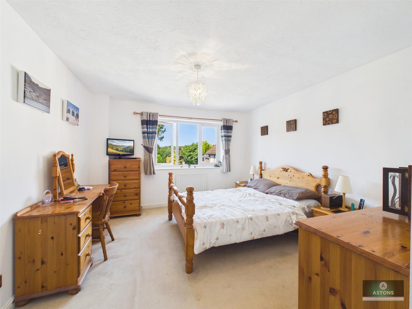 Moorland Road, Maidenbower Image 16