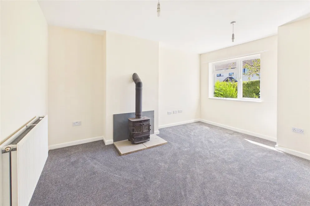 Property carousel item 6