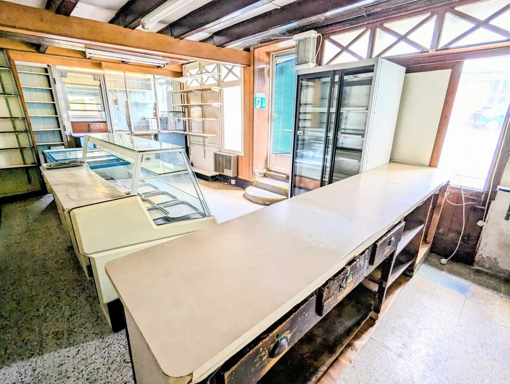 Property carousel item 8