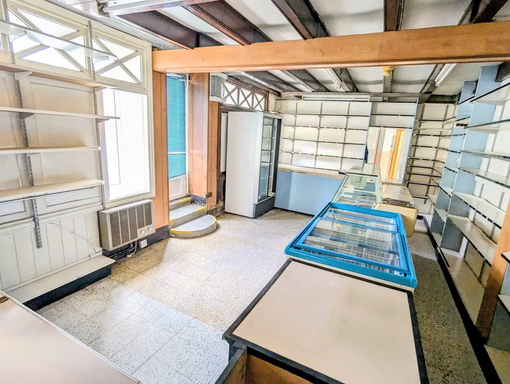 Property carousel item 9