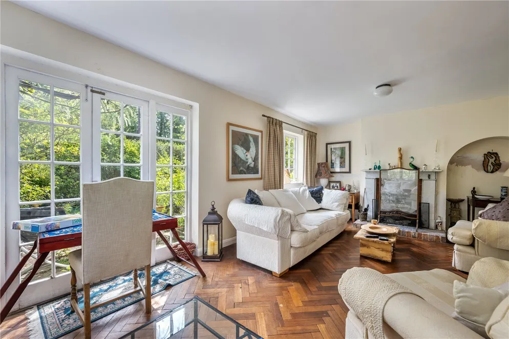 Property carousel item 6