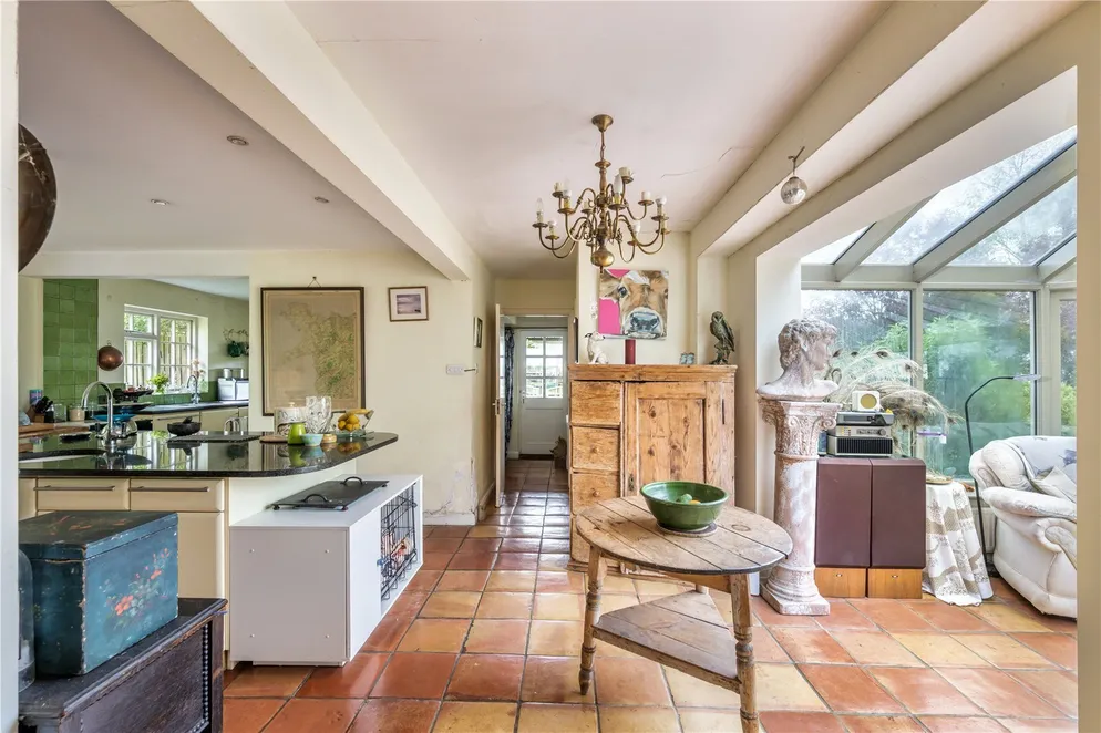 Property carousel item 9