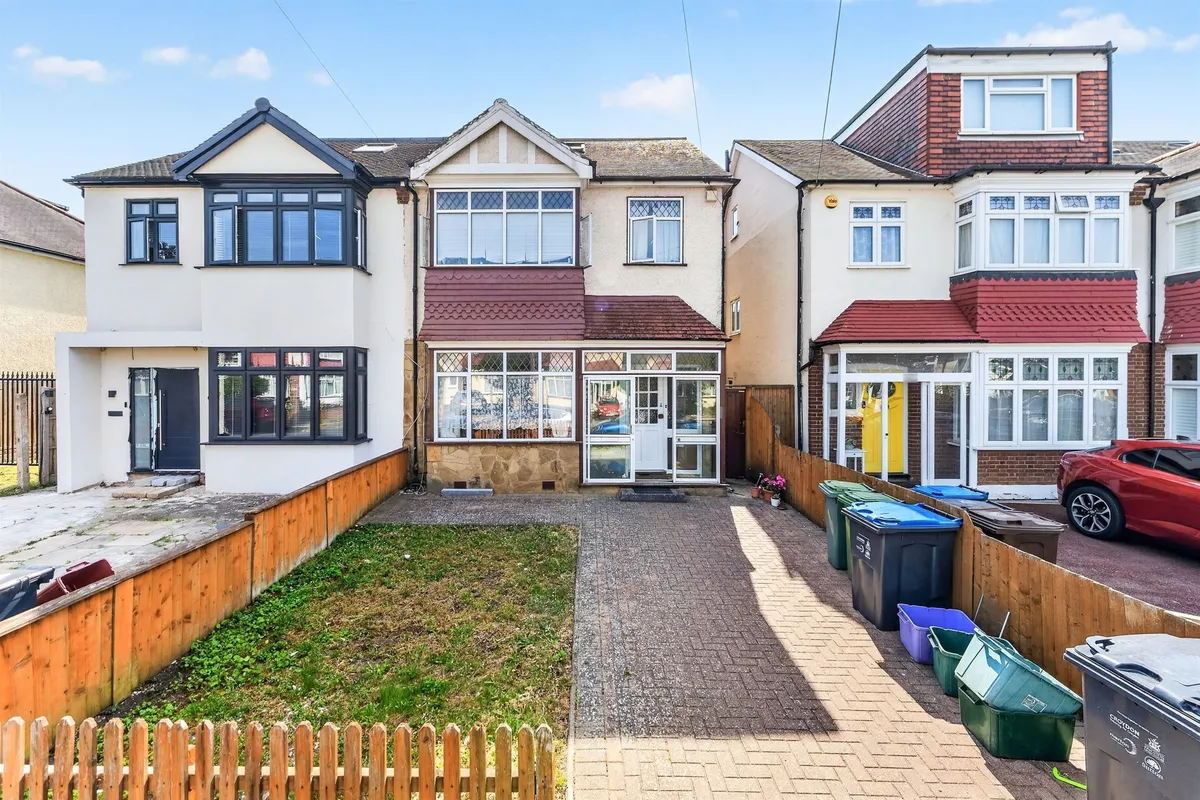 Maycross Avenue, MORDEN