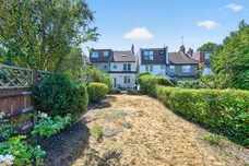 Pelton Avenue, Sutton