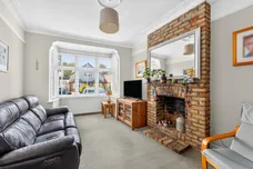 Pelton Avenue, Sutton