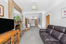 Pelton Avenue, Sutton