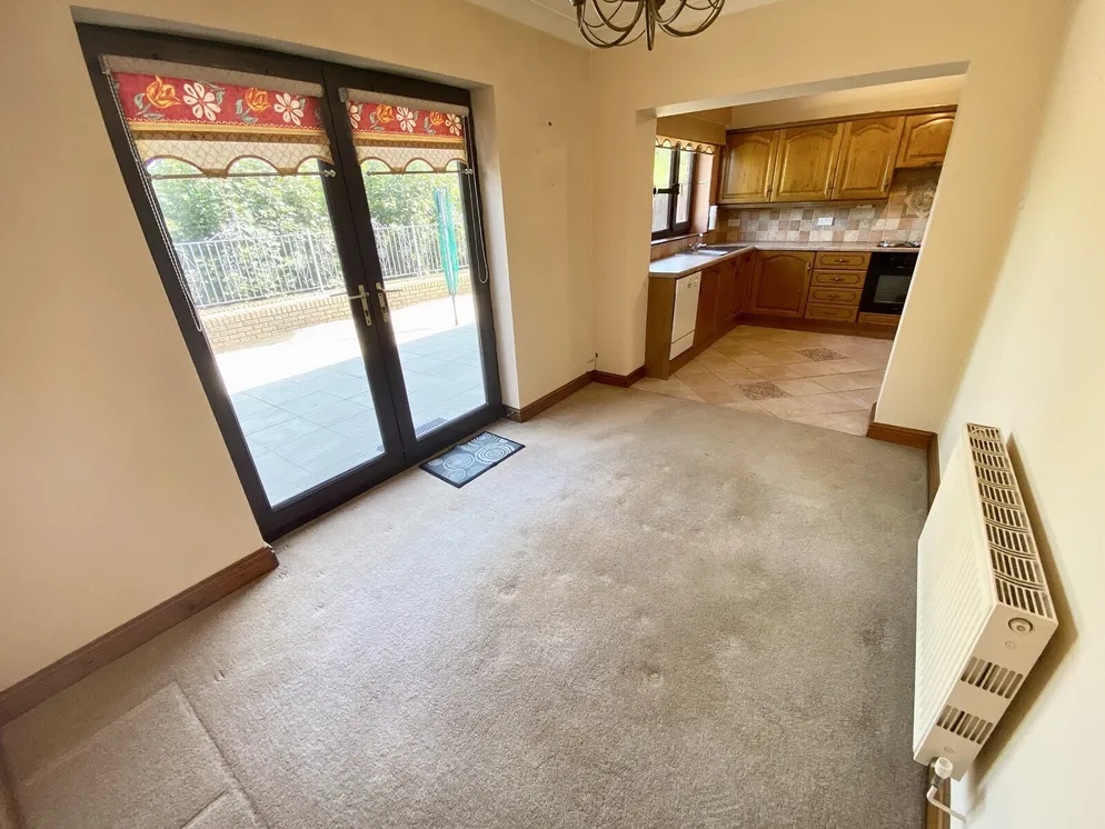 Property carousel item 6