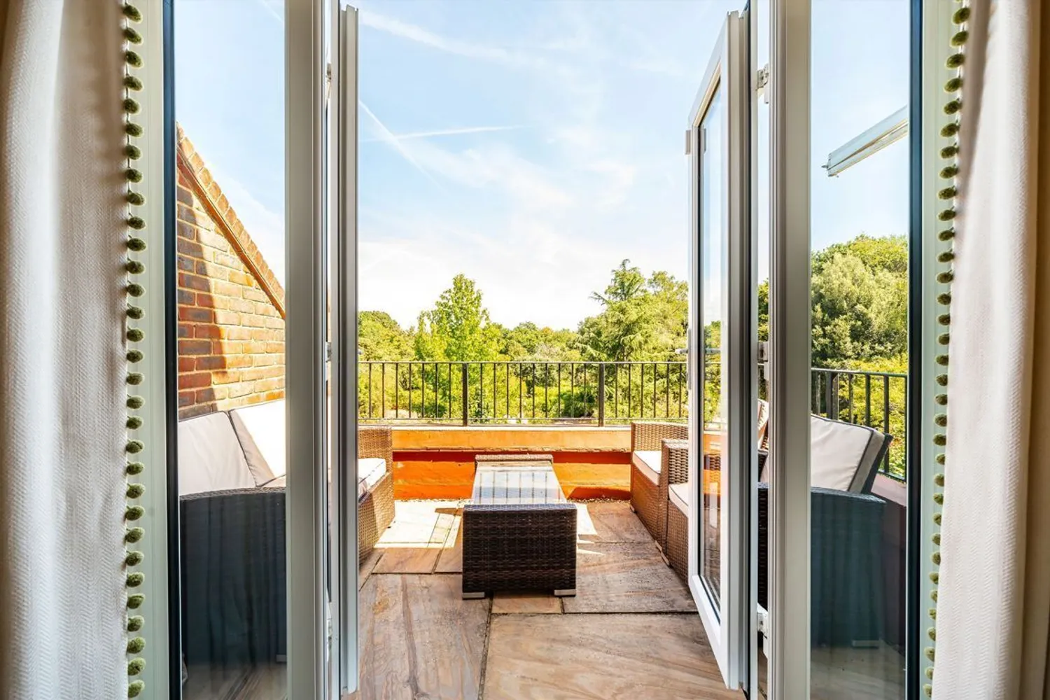 St Nicholas Crescent, Woking, GU22 photo 10