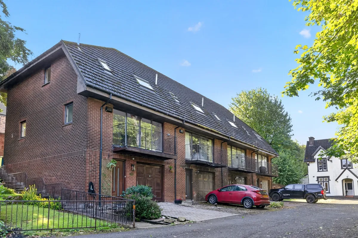 Kirk Mews, Main Street, Bonhill, Alexandria