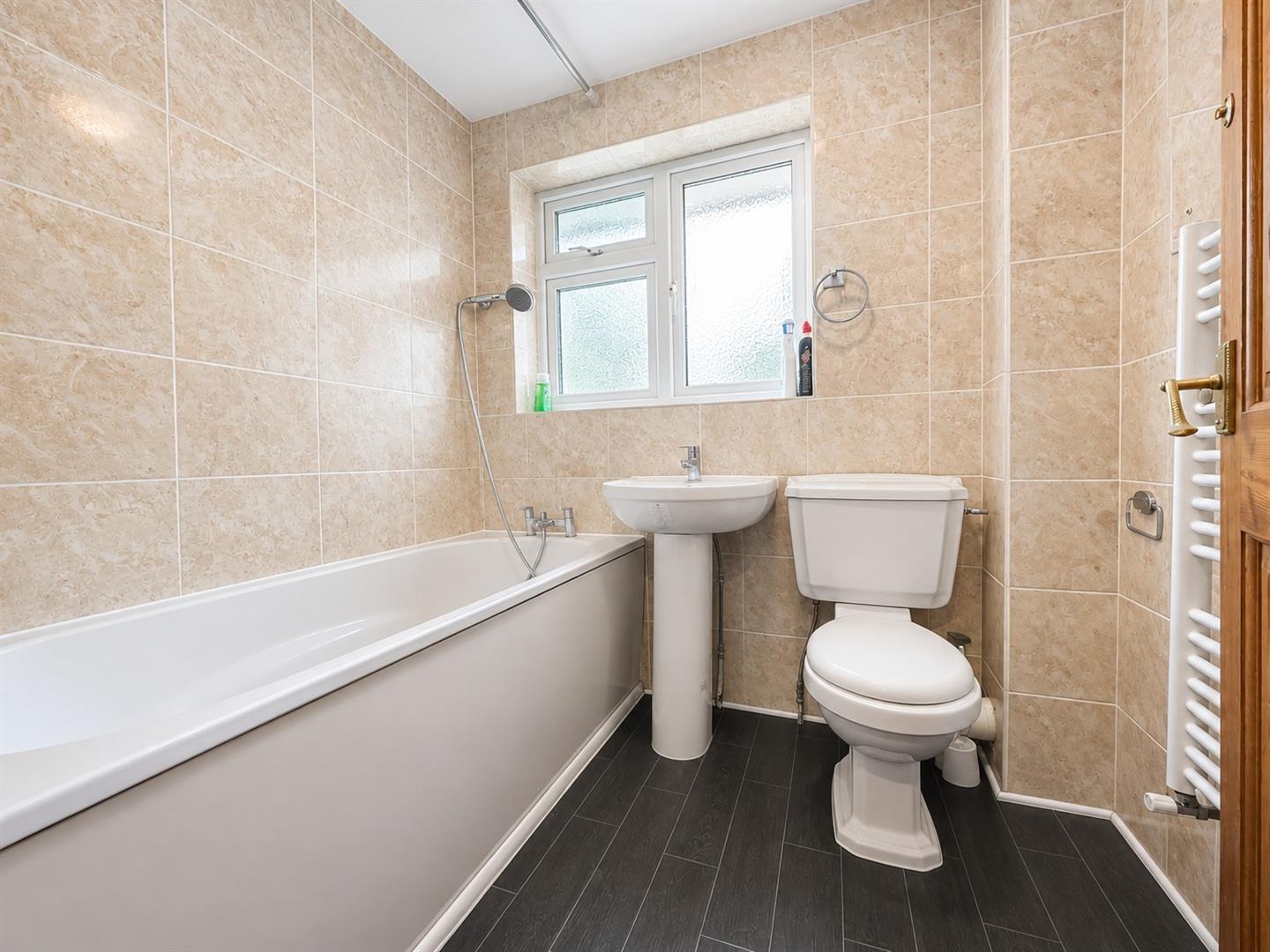 Griffin Close, Slough Image 11