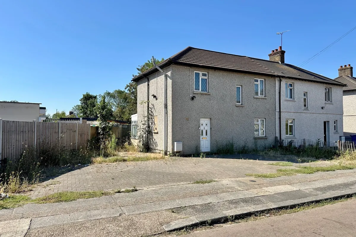 Thurloe Walk, Grays
