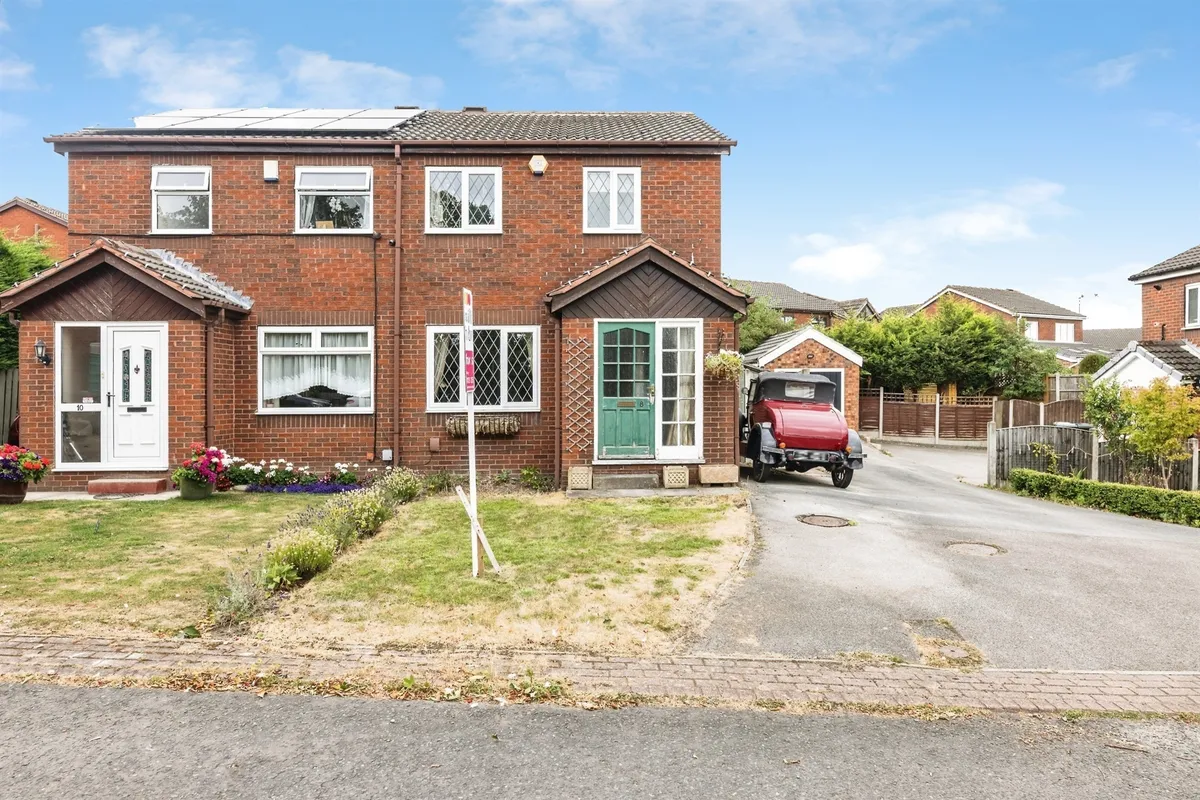 Bishop Way, Tingley, WAKEFIELD