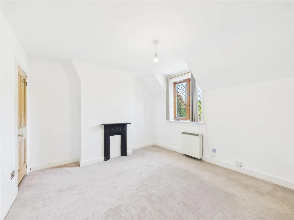 Property carousel item 6