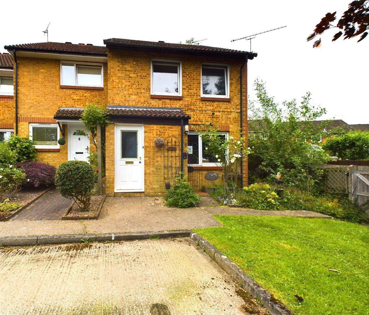 Knole Close, Pound Hill Image 1