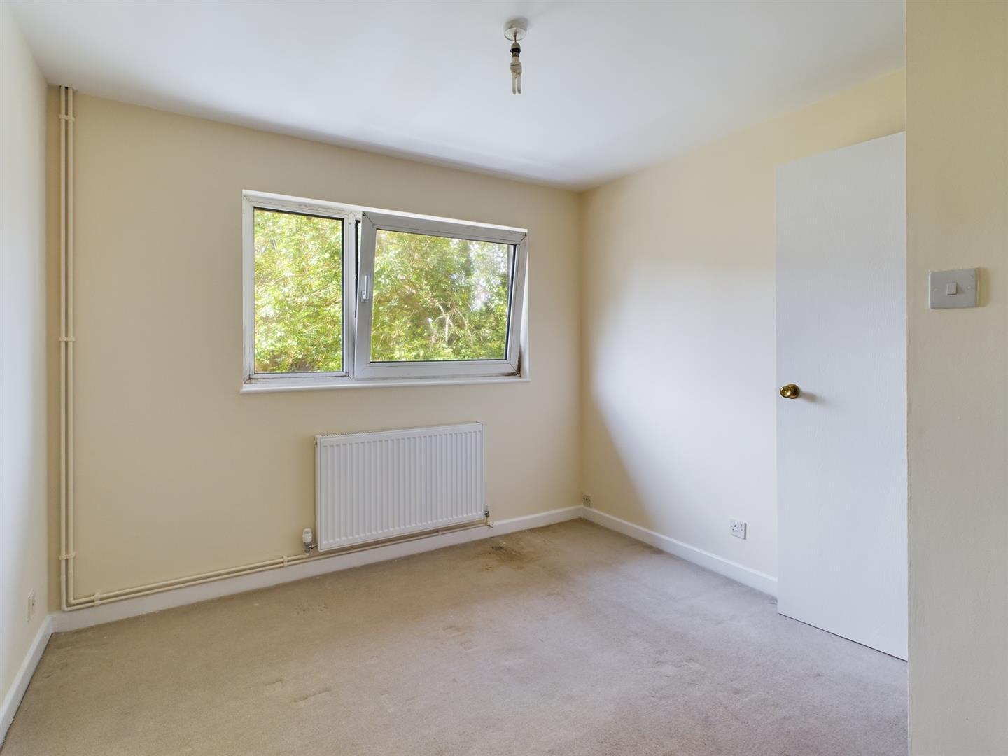 Knole Close, Pound Hill Image 6