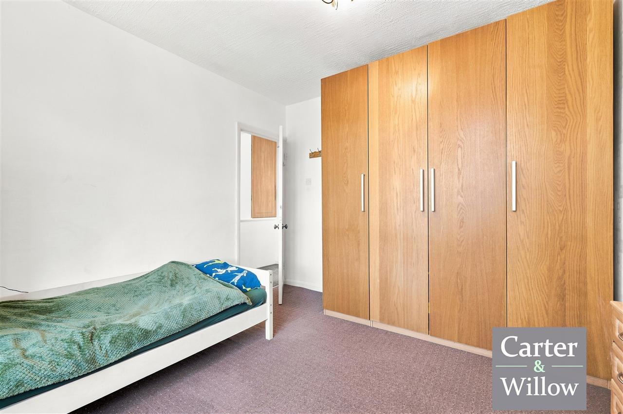 Victoria Road, Dagenham, Essex Image 15