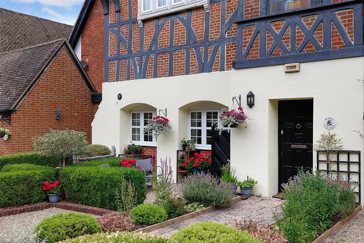 High Street, Nutfield, Redhill, Surrey, RH1