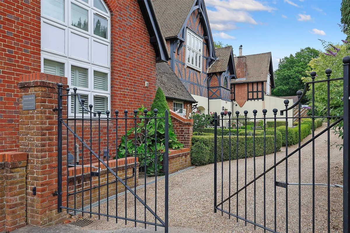 High Street, Nutfield, Redhill, Surrey, RH1