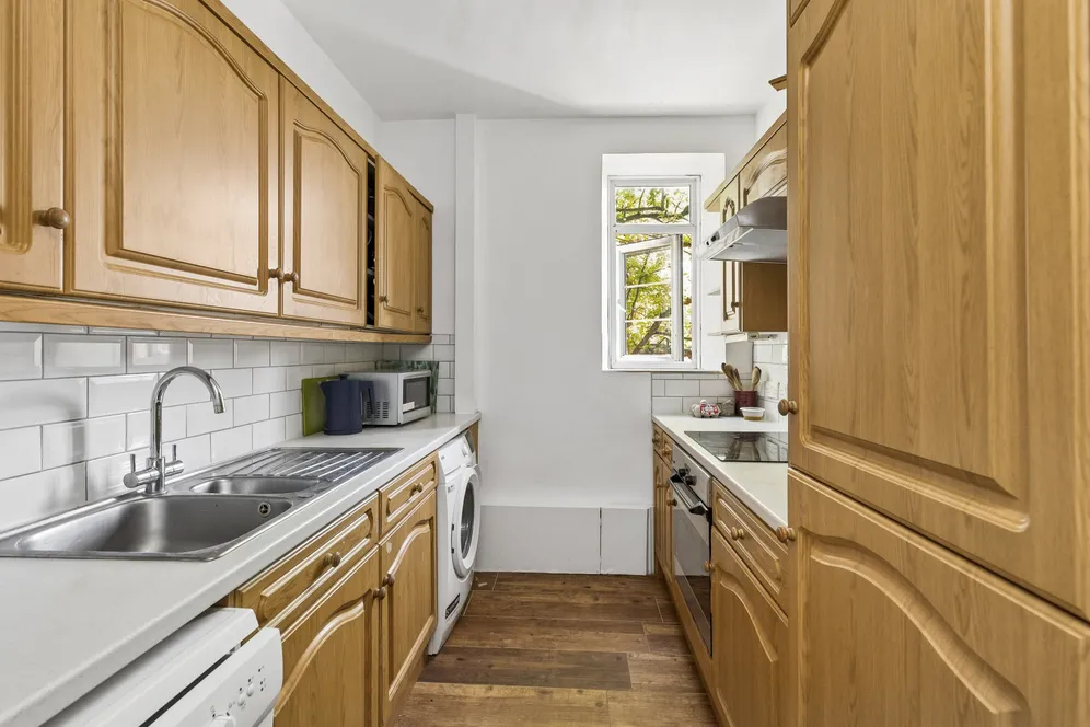 Belsize Avenue, London, NW3 photo 11