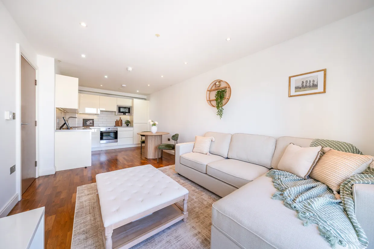 4 Holman Road, London, SW11 photo 1