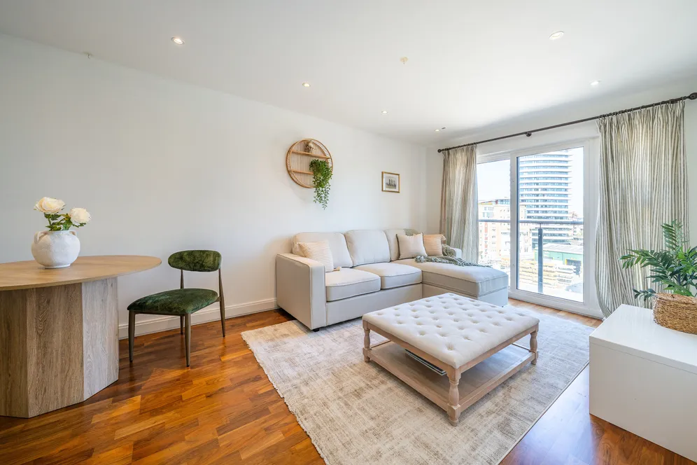 4 Holman Road, London, SW11 photo 2