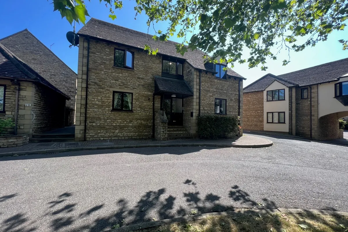 Phillips Court, STAMFORD