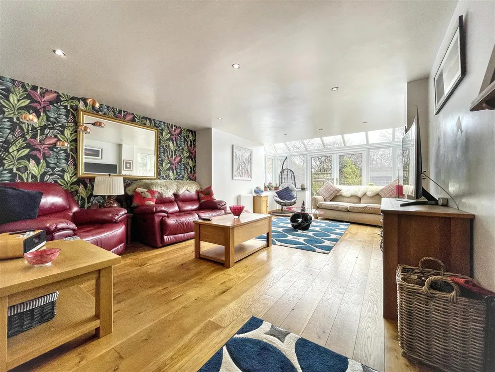 Property carousel item 4