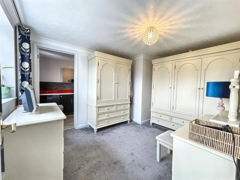 Property carousel item 17