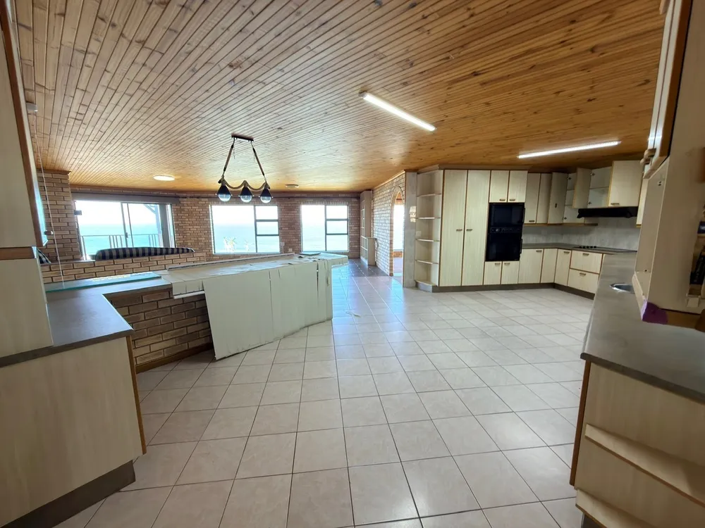 South Africa, Western Cape, Dana Bay, P. Humiflora Street, 24
