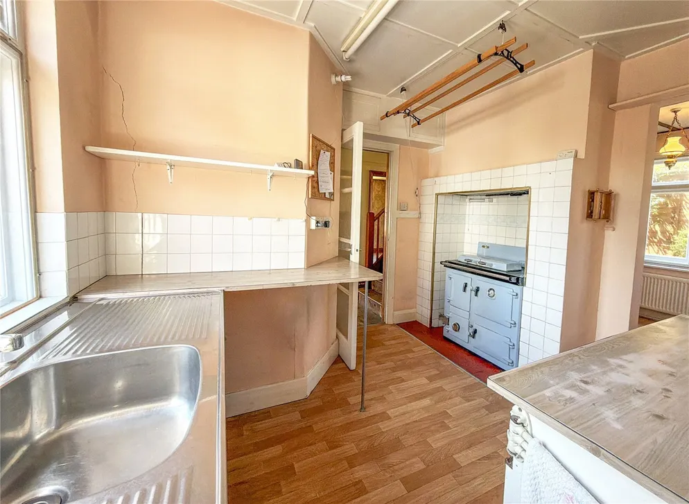 Property carousel item 6