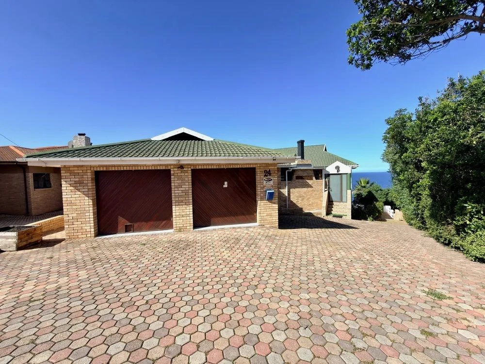 South Africa, Western Cape, Dana Bay, P. Humiflora Street, 24