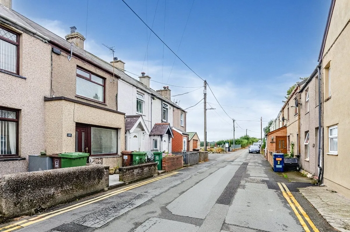 Glan Gwna Terrace, Caeathro, Caernarfon, Gwynedd, LL55