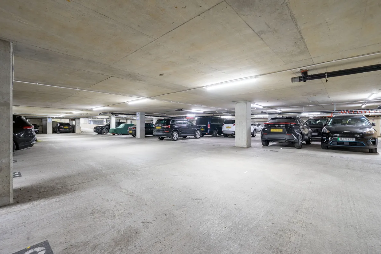 Uxbridge Road, Ealing, W13 photo 8