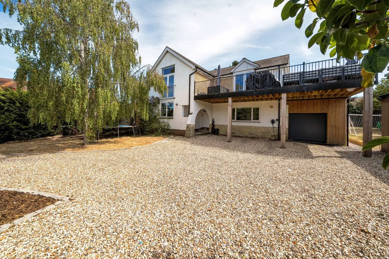 White Hart Lane, Tadley, RG26 photo 1