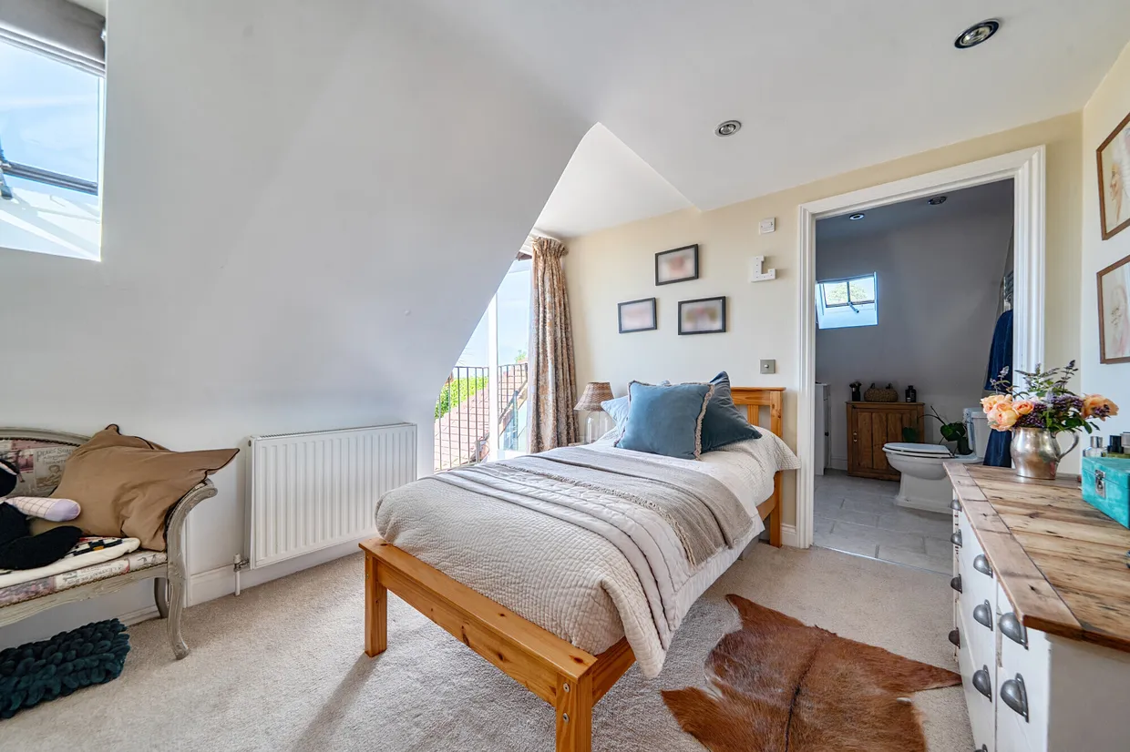 Upper Gatton, Reigate, RH2 photo 5