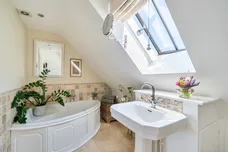 Upper Gatton, Reigate, RH2 photo 6