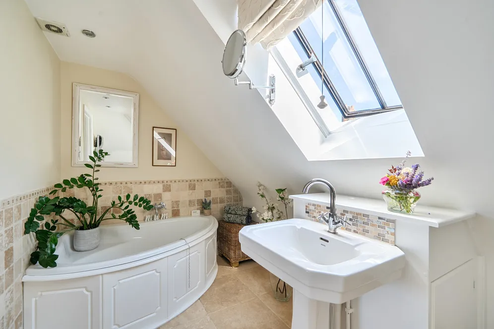 Upper Gatton, Reigate, RH2 photo 6