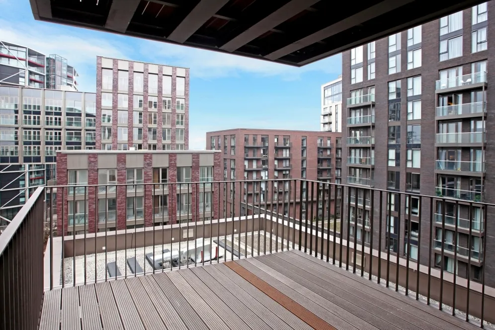 8 New Union Square Nine Elms SW11 photo 2