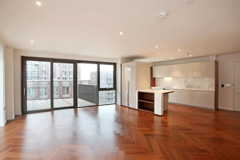 8 New Union Square Nine Elms SW11 photo 3