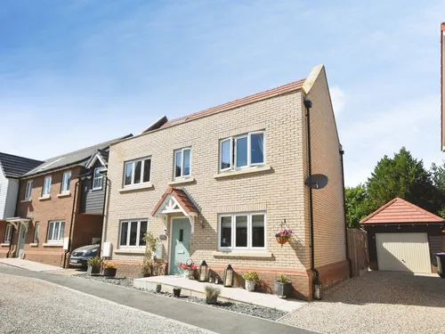 Mansion Garden Close, Braintreephoto