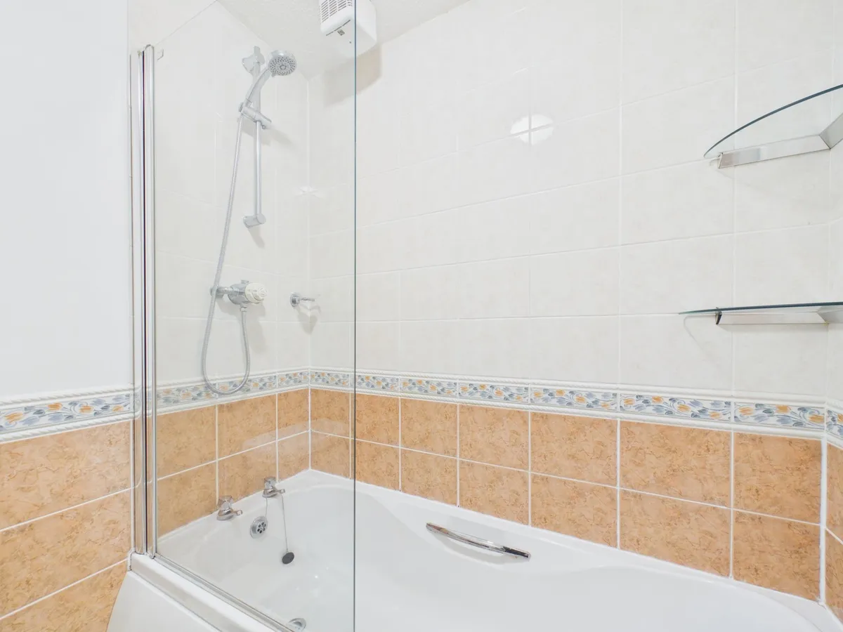 Heol Broadland, Barry, CF62