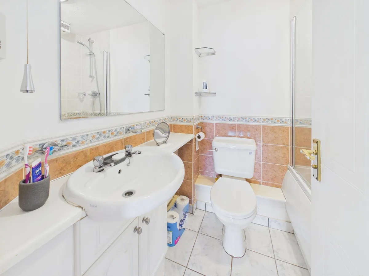 Heol Broadland, Barry, CF62