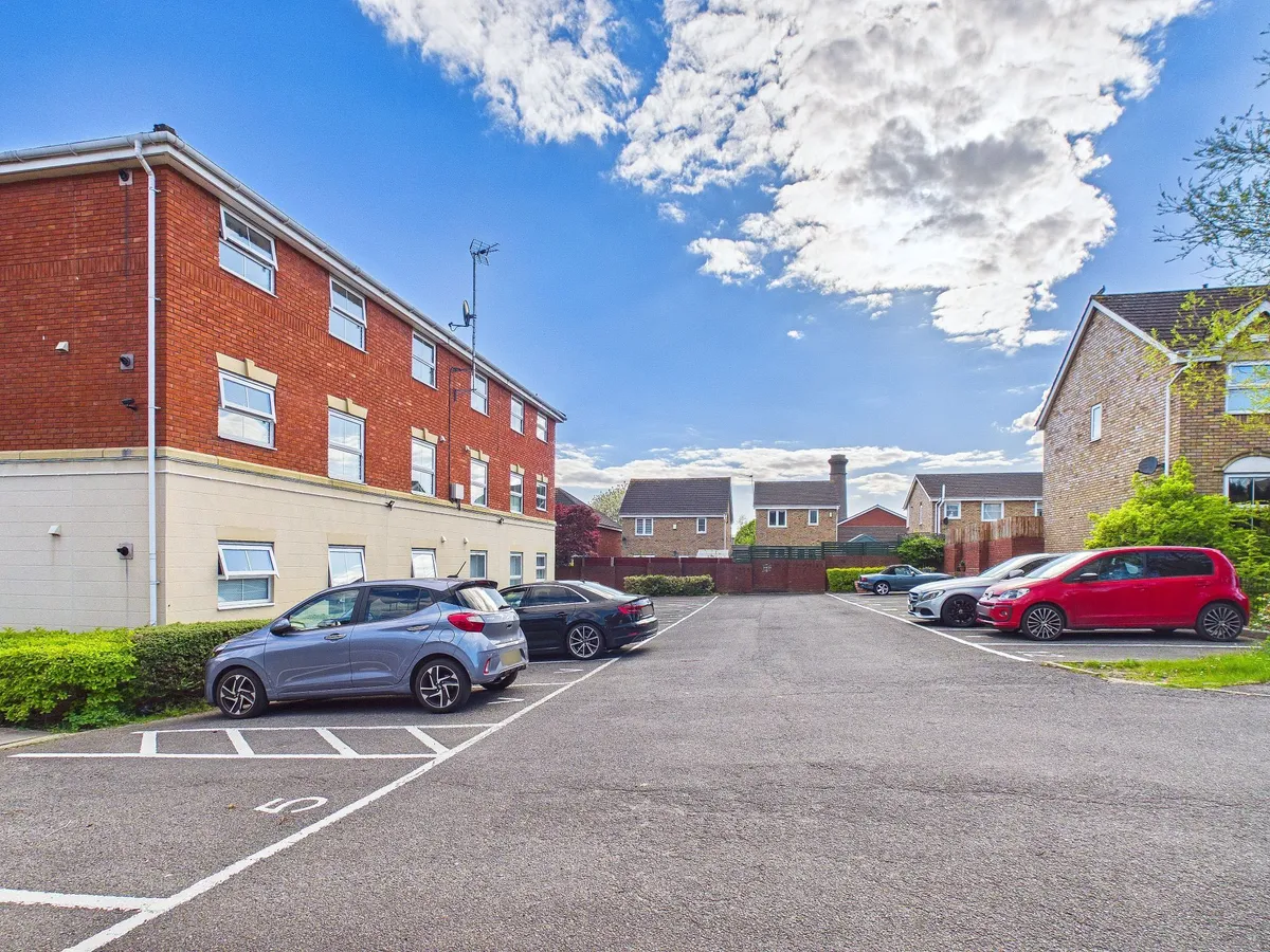 Heol Broadland, Barry, CF62