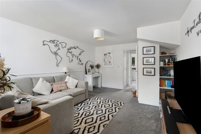Property carousel image 3