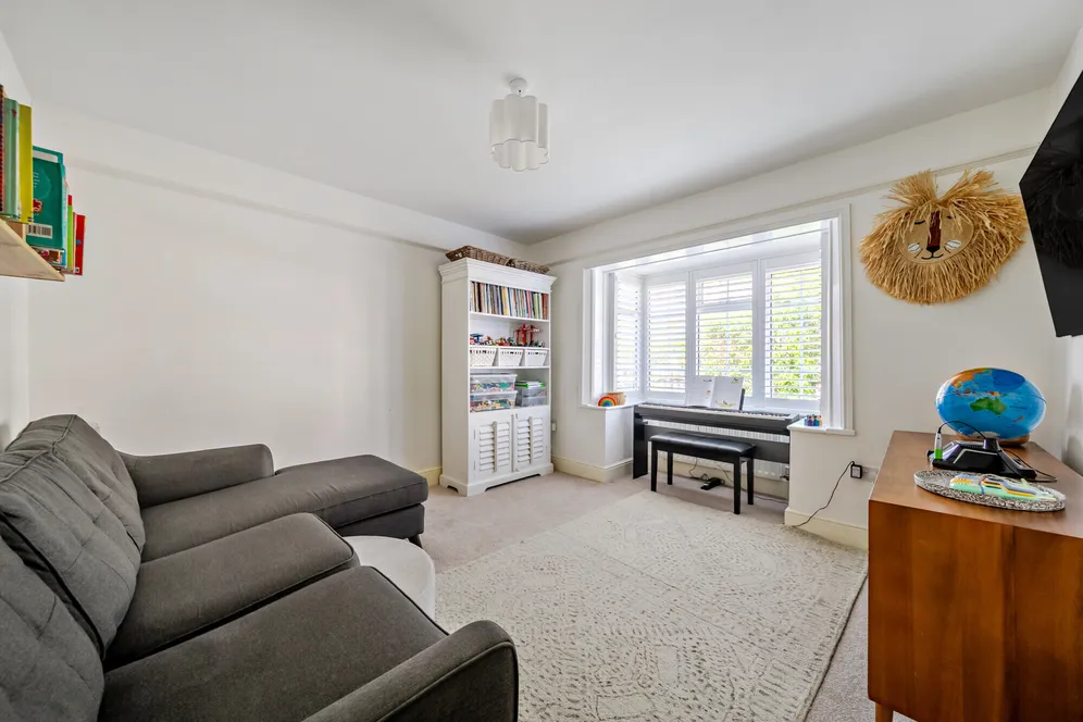 High Park Road, Farnham, GU9 photo 4