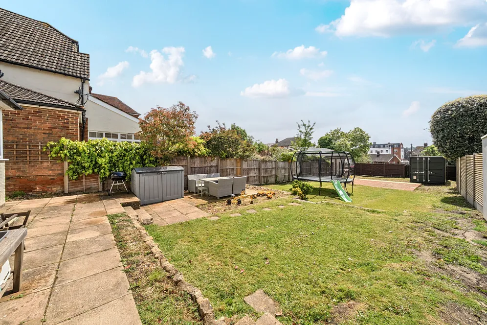 High Park Road, Farnham, GU9 photo 9