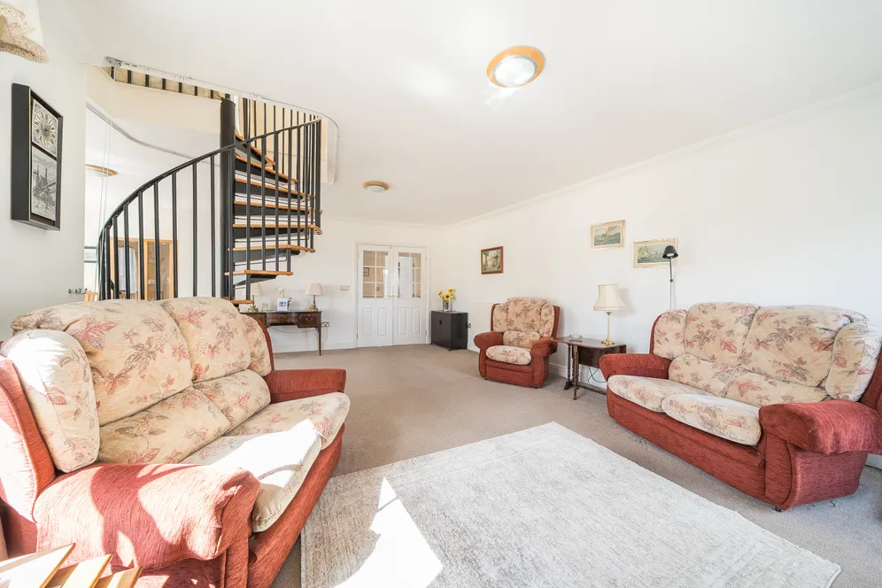 Coldstream Road, Caterham, CR3 photo 11