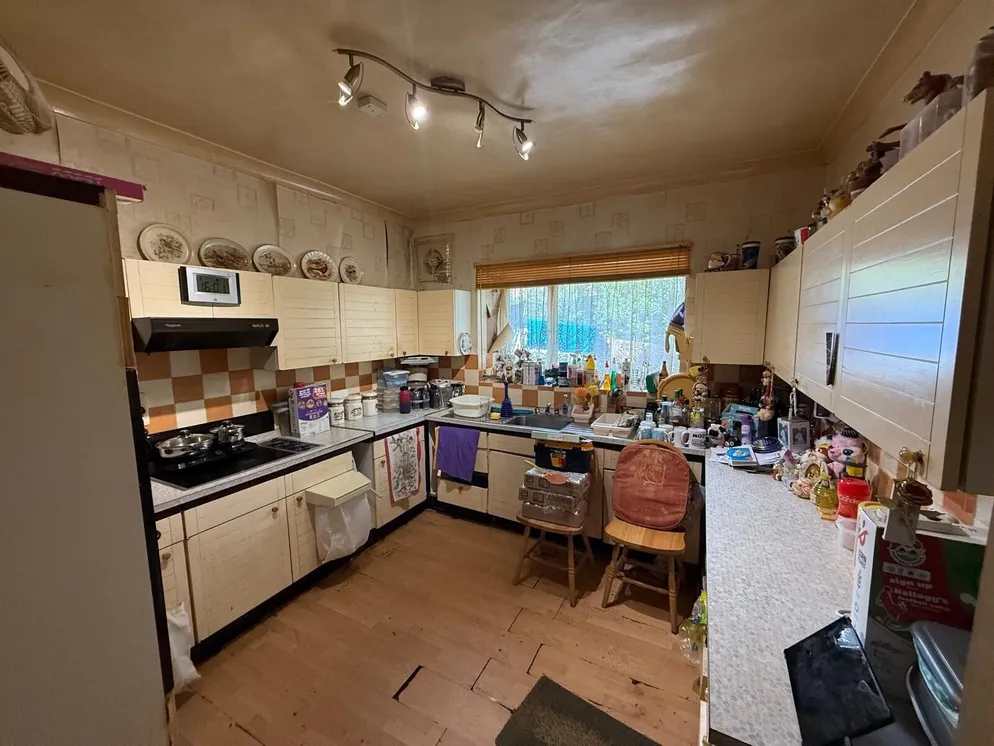 Property carousel item 4