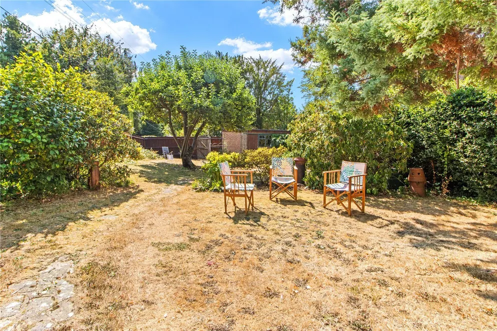 Property carousel item 6